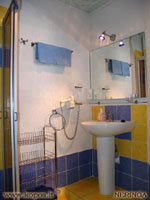 Visuose kambariuose yra atskirai įrengti erdvūs higienos