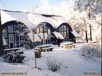 Kotedžo vaizdas žiemą.