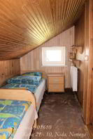 Šalia miegamojo esančioje palėpėje gali įsikurti Jūsų du vaikučiai