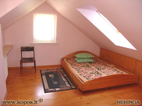 Šiaurinis miegamasis 15 kv. m – 2 mieg. vietos, II aukštas